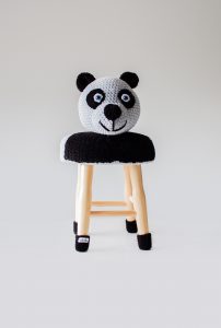 makuka - háčkovaná taburetka panda